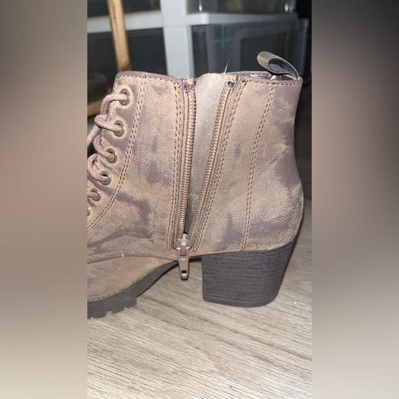 Woman’s brown heeled combat boots- size 7.5 - Picture 3 of 8